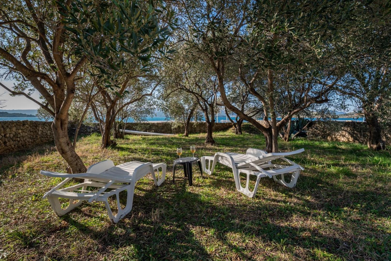 Beachfront Apartment Lostura Turanj Exterior photo