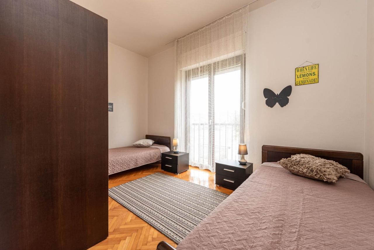Beachfront Apartment Lostura Turanj Exterior photo