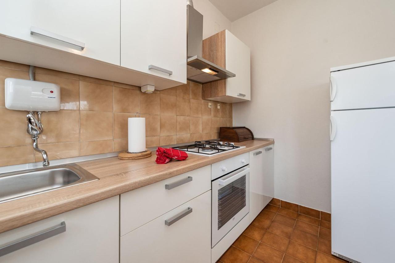 Beachfront Apartment Lostura Turanj Exterior photo