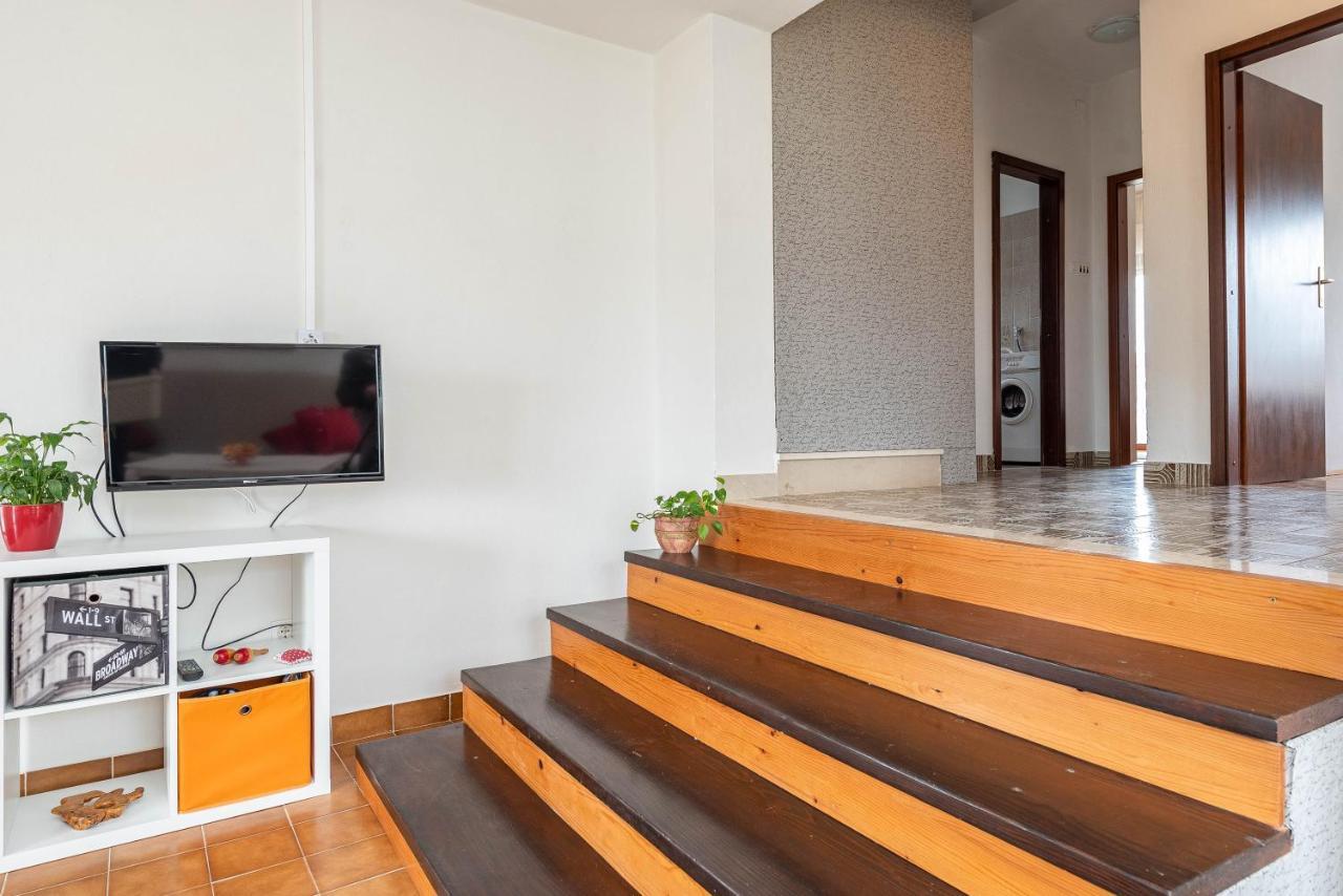Beachfront Apartment Lostura Turanj Exterior photo
