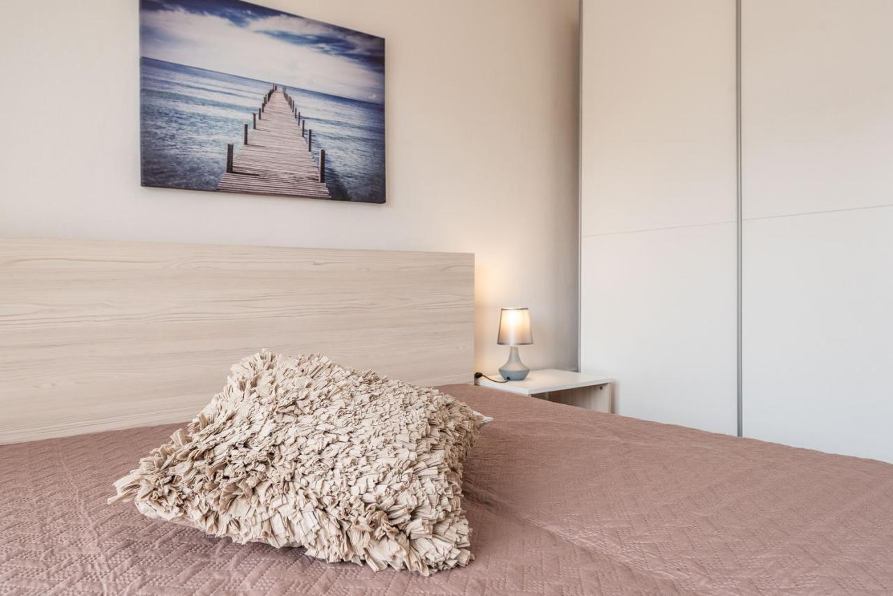 Beachfront Apartment Lostura Turanj Exterior photo
