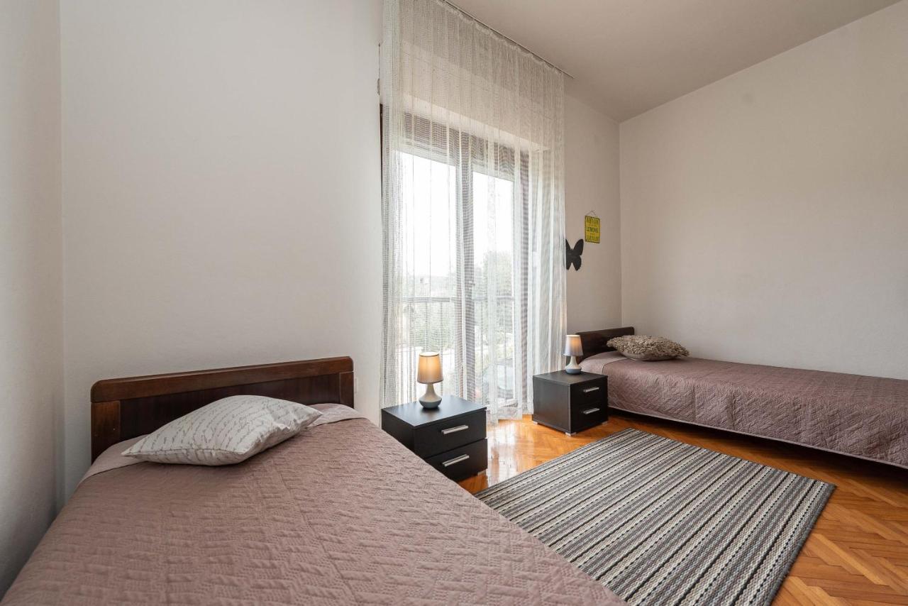 Beachfront Apartment Lostura Turanj Exterior photo