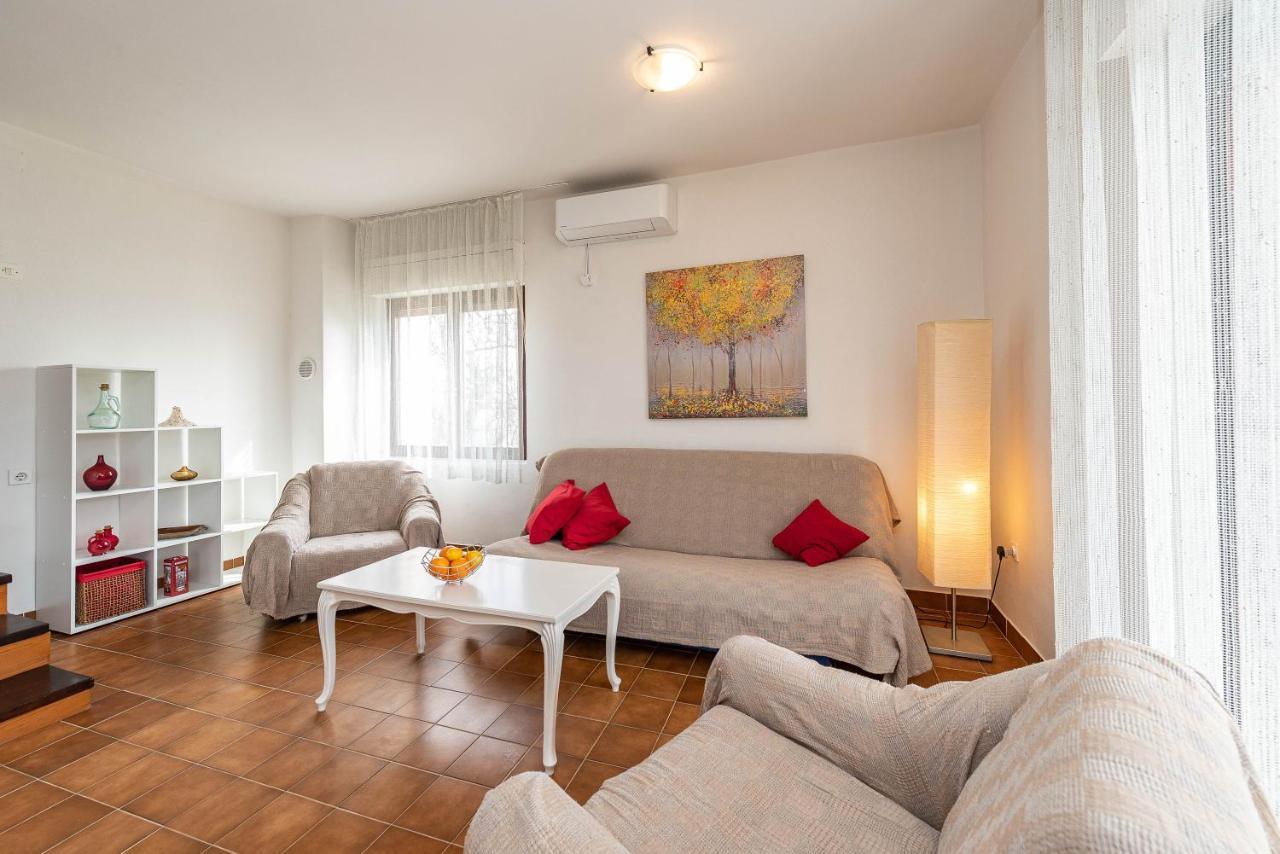 Beachfront Apartment Lostura Turanj Exterior photo